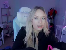 Hitsige foto van Ninaxnina, blonde lange haren, groene ogen en Europese oorsprong