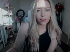 Onze webcam girl toont haar BH-maat D tieten voor de cam