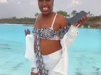 Zomerse tease aan de kust