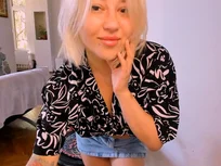 Een verlegen zwaai en denimspel